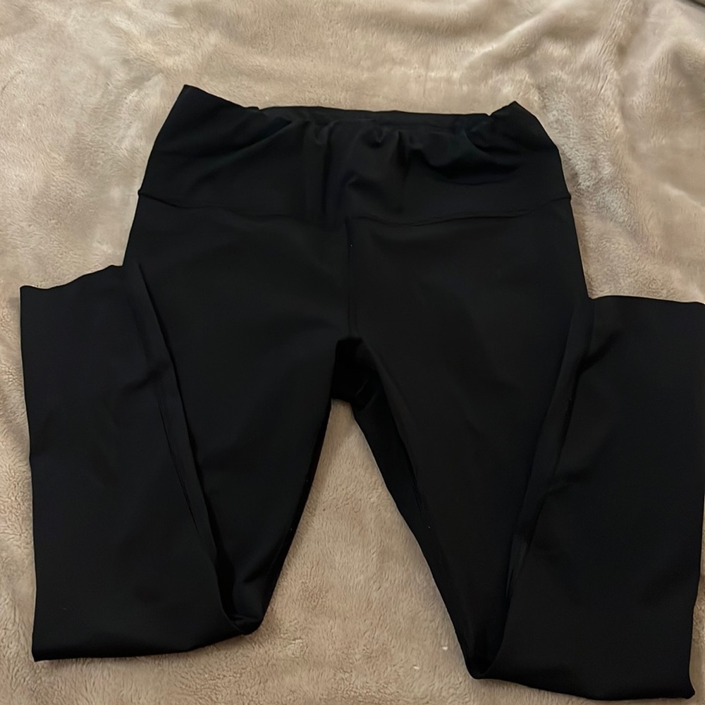 Athleta Size Medium 7/8 legging BLACK! Athleta shopping bag included